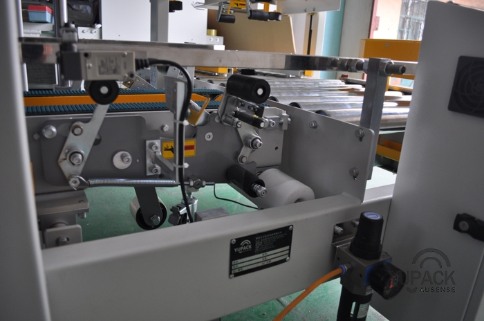 Adaptive Corner and Side Type Carton Sealer/Sealing