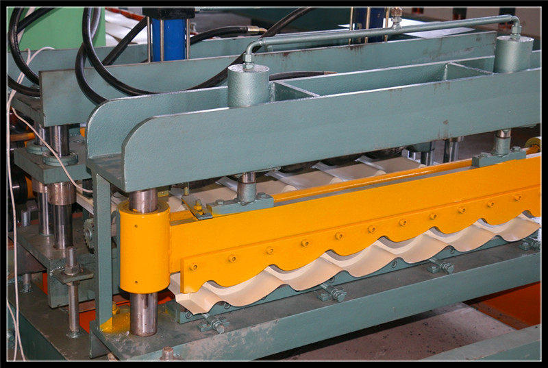 2015 Latest Style Metal Roof Tile Making Roll Forming Machine