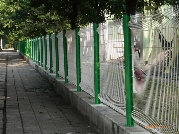 Wire Mesh Fence Galvanized/PVC Coated Made in China Is on Hot Sale