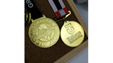Zhongshan factory customize your own logo medal brass die-casting gold medal with ribbon1