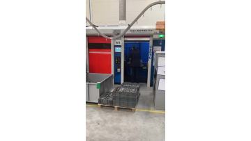 High speed rolling door for Robotic welding cells