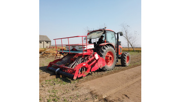 Agricultural large wheat seeder.MP4