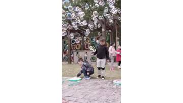 Giant bubble set video