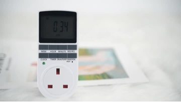 Electronic timer with 24hr, Digital Timer Plug Socket, Electrical Time Plug with 10 ON-Off Programs and Random Mode for Indoor Lights, Christmas Lights and Home Appliances
