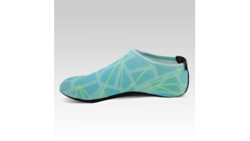 Comfortable beach swimming shoes with soft sole