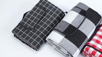 wholesale high quality waterproof buffalo plaid foldable roll up picnic blanket1