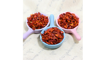 Air-dried household red pepper segments 