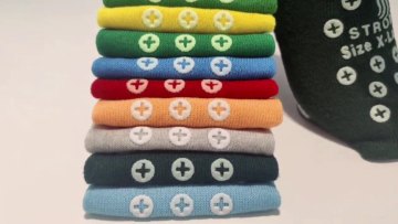 Can be customized polyester cotton disposable hospital non-slip socks medical patients slippers to drag shoes and socks1