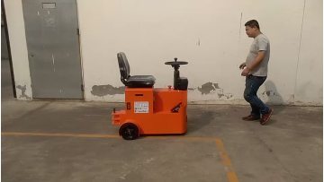 3ton stand on smart luggage electric tow tractor for airport1