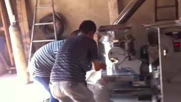 coffee bean sesame seeds grinding machine herb mill grinder1