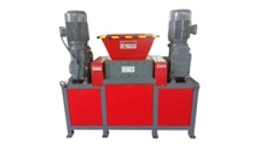 Hot-selling mini shredders for chopping and manufacturing plastic bottles and tires are sold.1