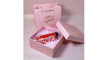 Customizable Pink Cardboard Wedding Gift Boxes with Gold Foil Lids: Unique Packaging Solutions for Special Occasions1