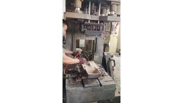 gravity casting pouring