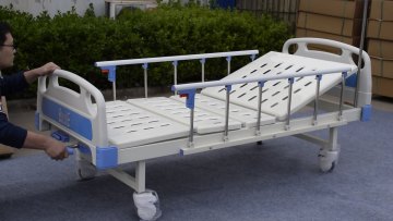 Funiture equipment 2 cranks manual medical bed fowler hospital bed for sale1