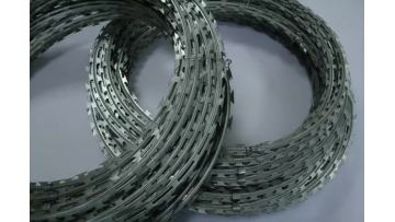 high quality flat diamond concertina razor wire fence for sale1