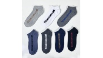 Oemen custom Logo Wholesale Breathable Socks sports slip socks polyester crew men socks for men1