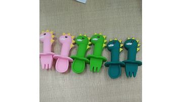 silicone dinosaur spoon fork set.mp4