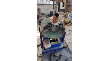 manipulator welds the flange