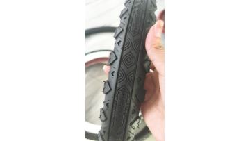 Folding bicycle tyre