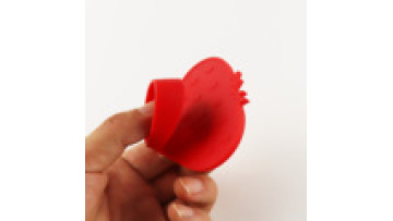 Cheap Plastic Strawberry-Shaped Mini Anti-slip Heat Resistant Silicone Rubber Hot Pot Plate Holders Cooking Pinch Grips Oven BBQ1