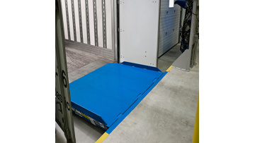 Vertical storing dock leveler