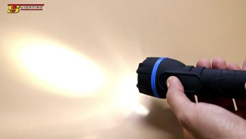 Wholesale AA battery powered rubber ultra bright torch LED plastic flashlight1