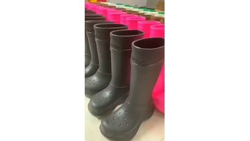 B rain boots (2)