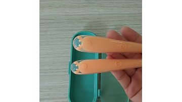 silicone feeding spoons.mp4