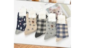 Manufacturer custom logo Autumn Winter Sports Soft Socks Cashmere Thermal Fashion Funny Women's socks for women1