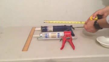 Portable caulking gun