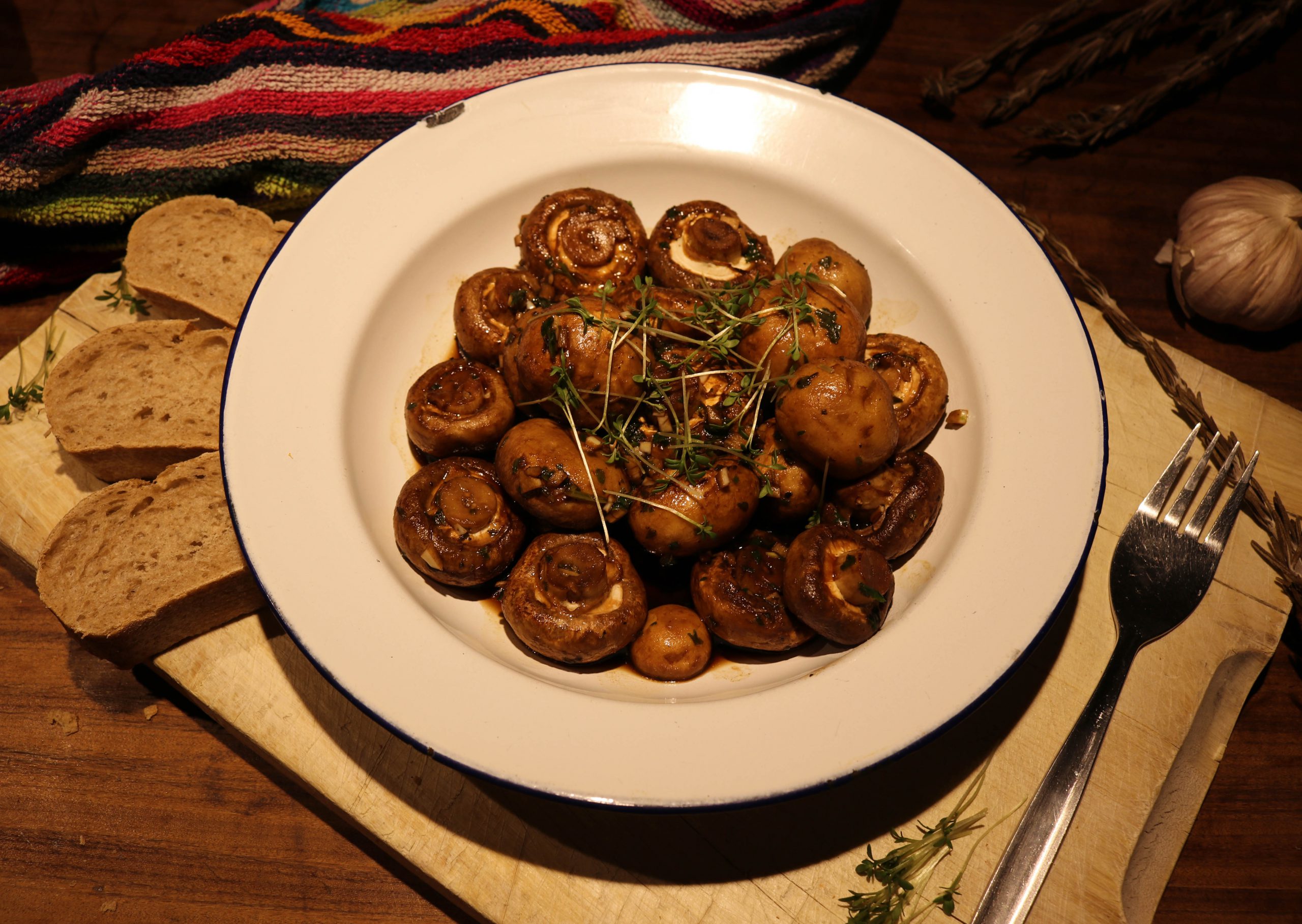 Fresh Chinese 4P Pure White Garlic Mushroom Cooking