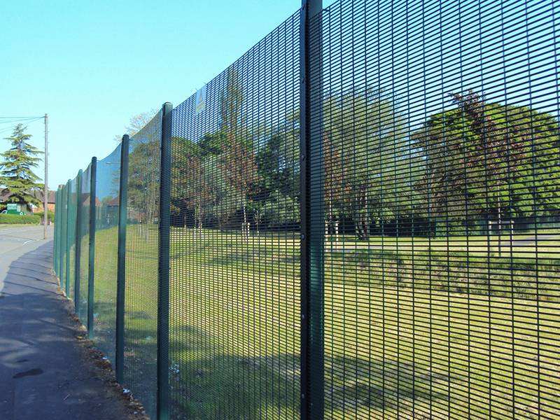 358-mesh-fence