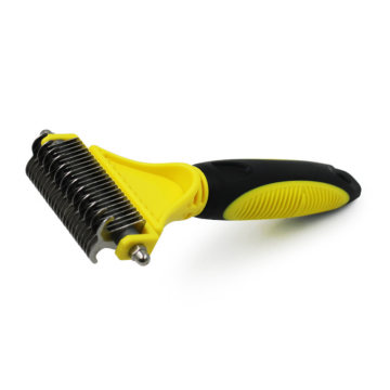 Two-sided pet flea comb with razor