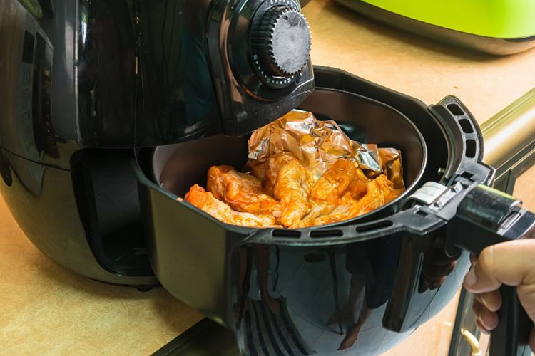 Aluminum-Foil-in-Air-Fryer-Toaster-Oven