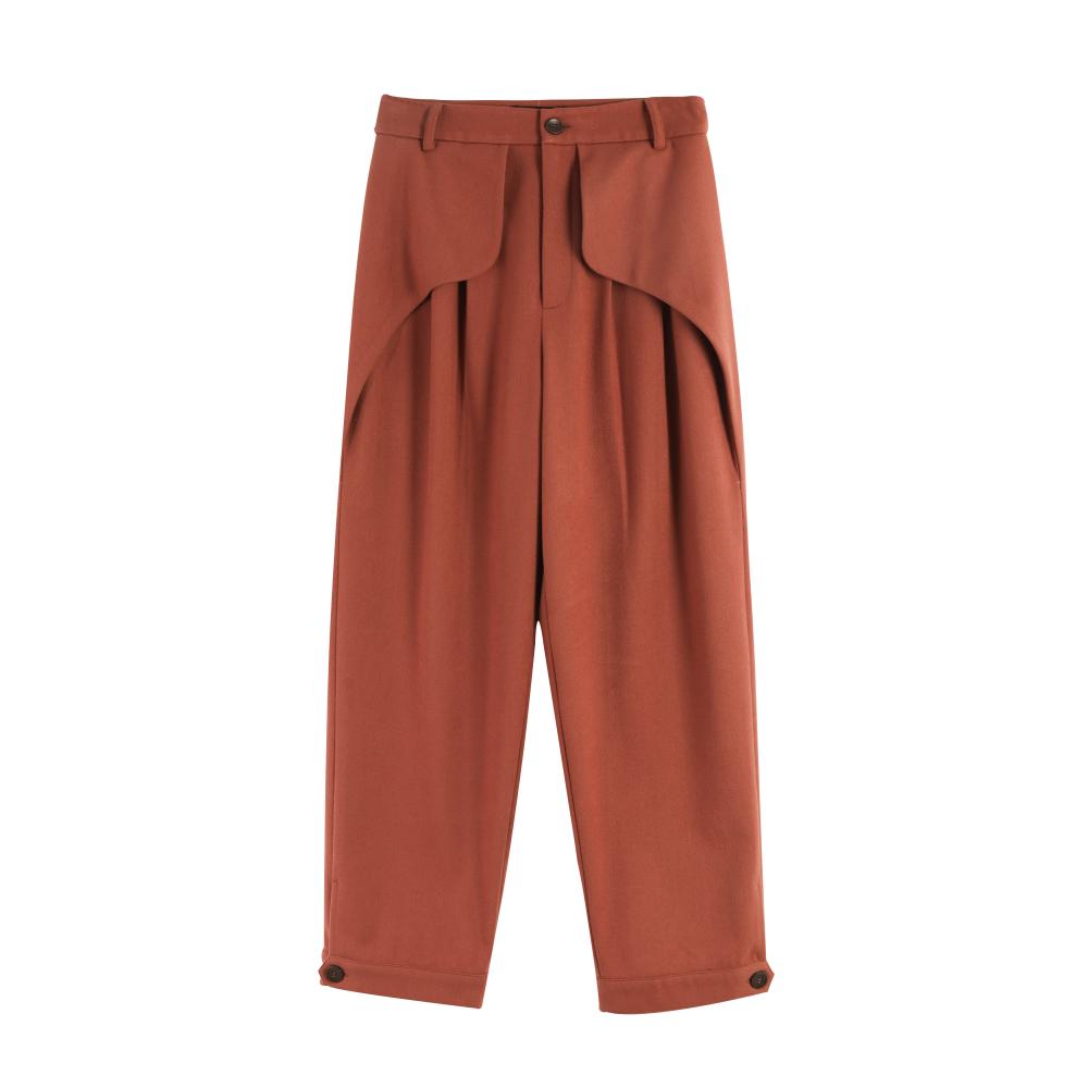 Outward-facing Pocket Shapes Trousers