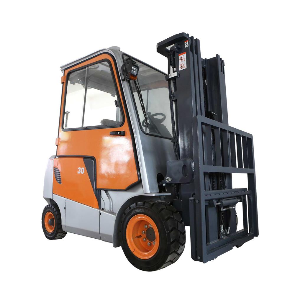 counterbalanced forklift with closed cabin