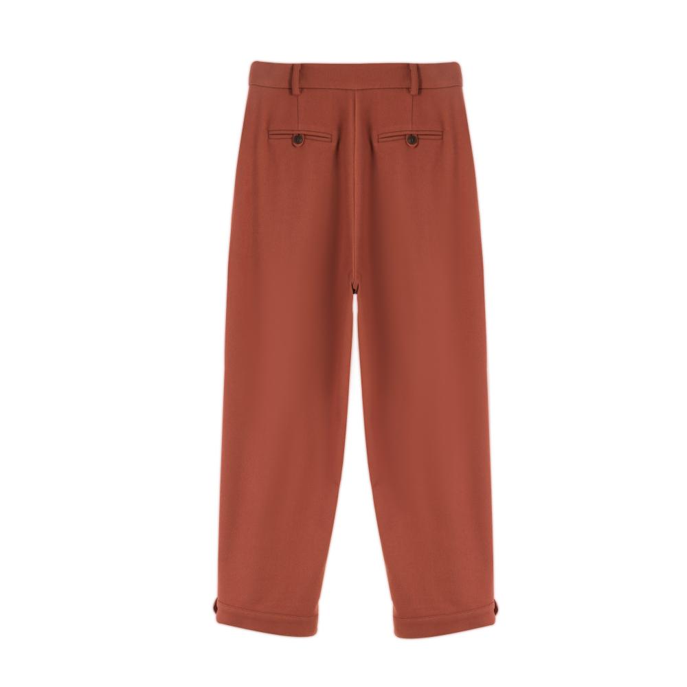 Outward-facing Pocket Shapes Trousers