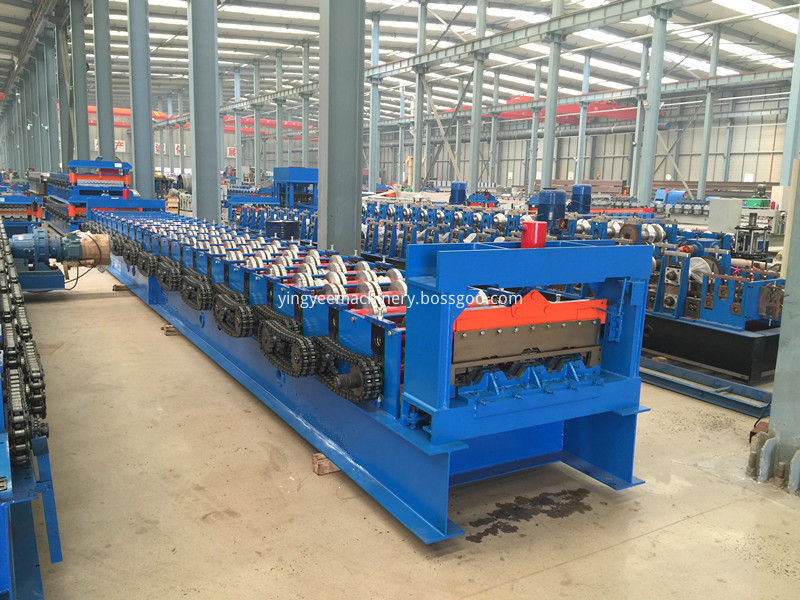 Floor deck roll forming machine